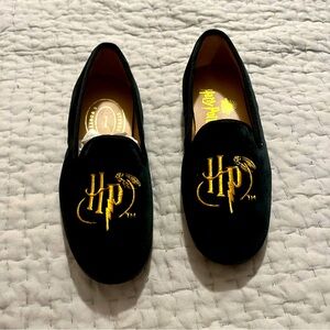 Stubbs and Wootton Jr. Harry Potter black velvet golden snitch children size 11